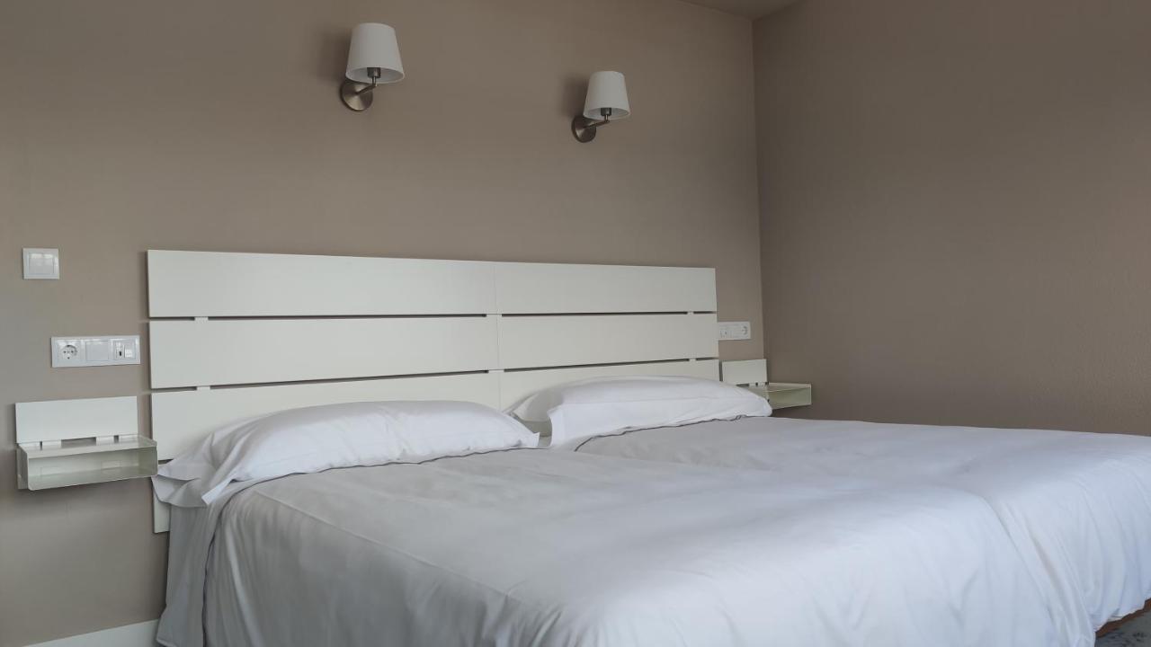 Hotel Roman Naveces Екстериор снимка