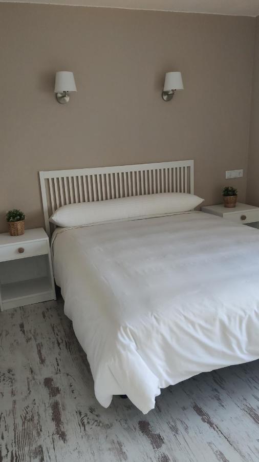 Hotel Roman Naveces Екстериор снимка