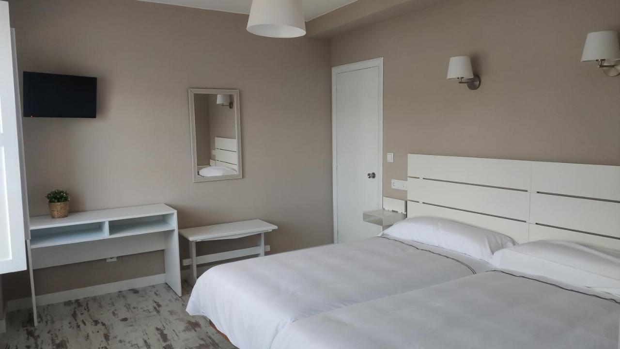 Hotel Roman Naveces Екстериор снимка